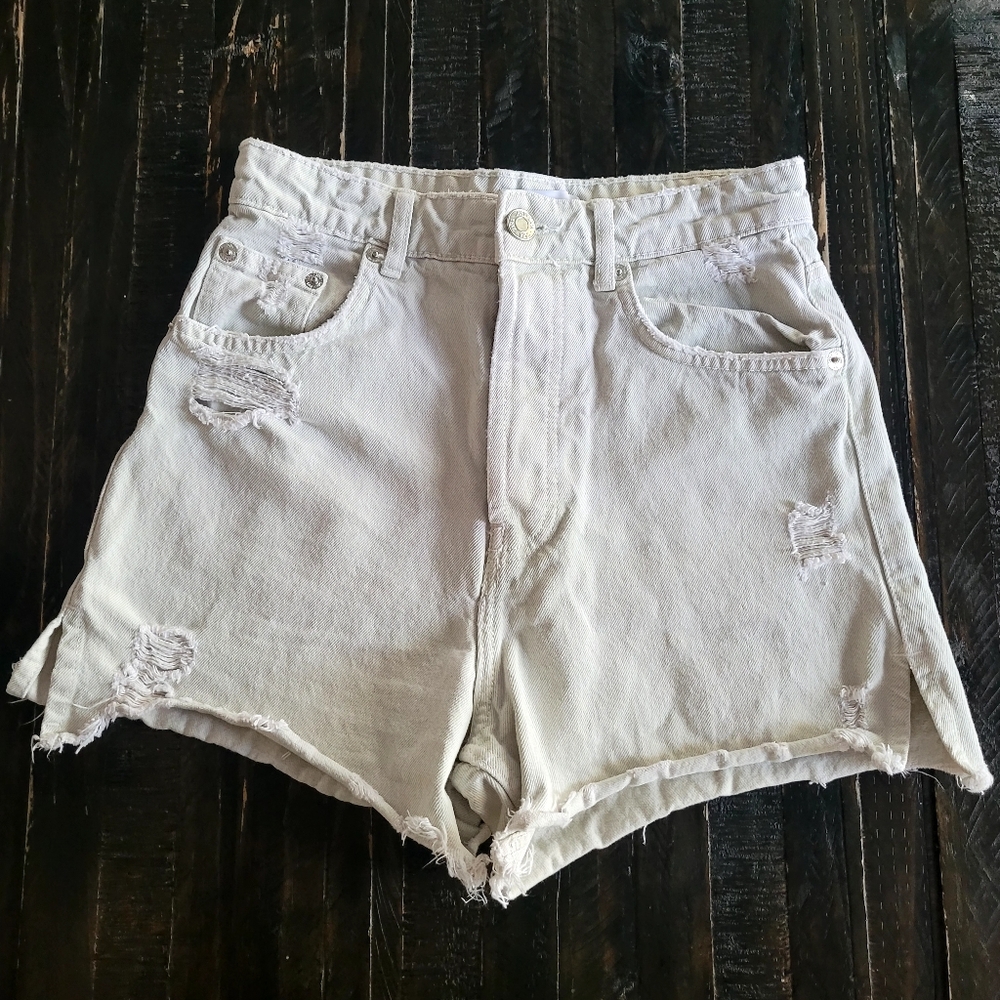Zara Off-White Distressed High-Waisted Cut-Off Cotton Shorts Women’s Size 4